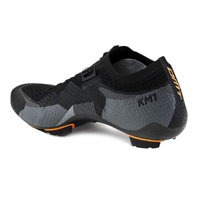 Buty rowerowe górskie z podeszwą karbonową i systemem BOA DMT KM1