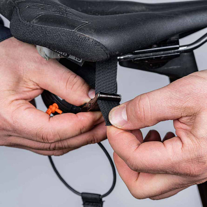 Samozwijająca się lina holownicza do roweru