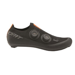 Buty rowerowe z podeszwą karbonową i systemem BOA DMT KR0